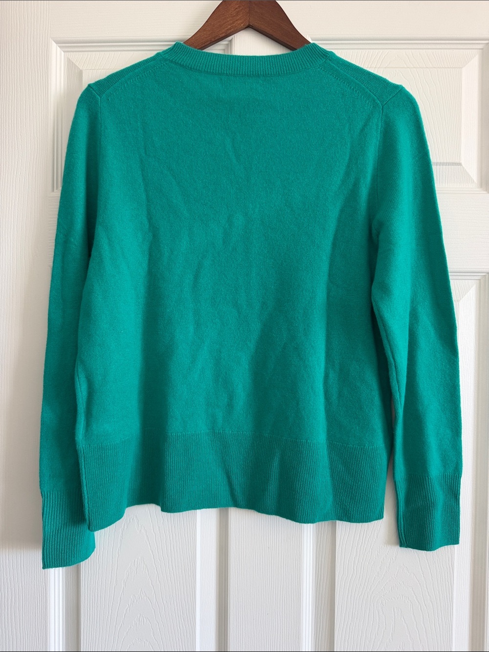 J.Crew Cashmere Classic-Fit Crewneck Sweater NWT Medium 100% Cashmere Style BA40 - Picture 4 of 4